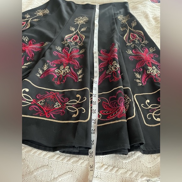 Sunny Leigh Elegant Black Patterned Mid-Length Skirt Women’s Size 14 - Picture 14 of 16